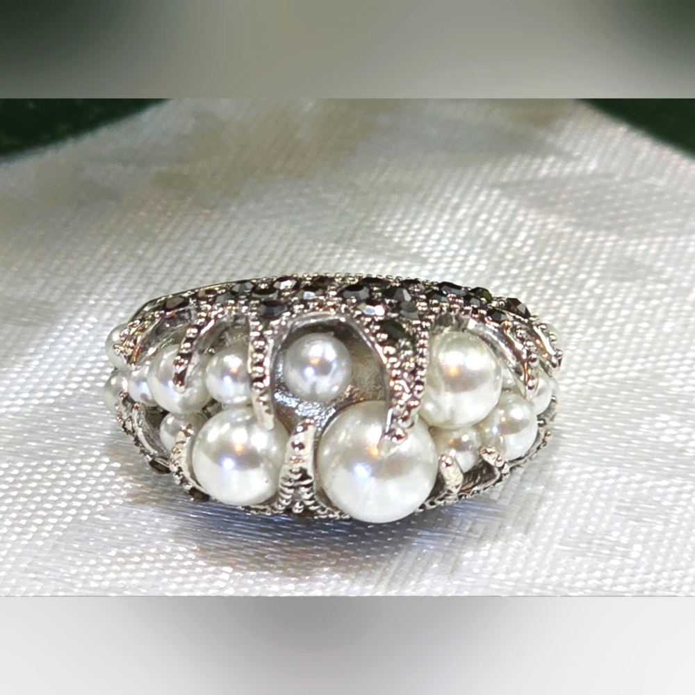 Retro Silver Pearl Ring with black Rhinestones  size 7
